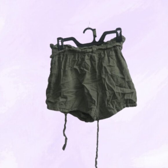 Hollister ultra high-rise flowy flowing breezy shorts in olive green size medium - Picture 2 of 8